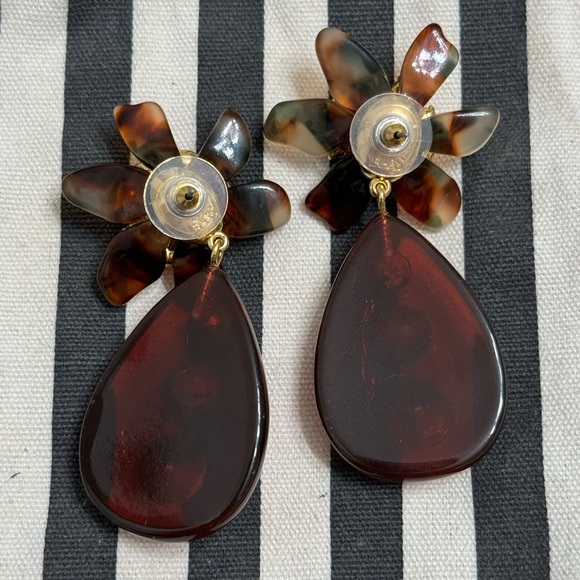 Lele Sadoughi flower bulb earrings in walnut tortoise - Picture 4 of 4